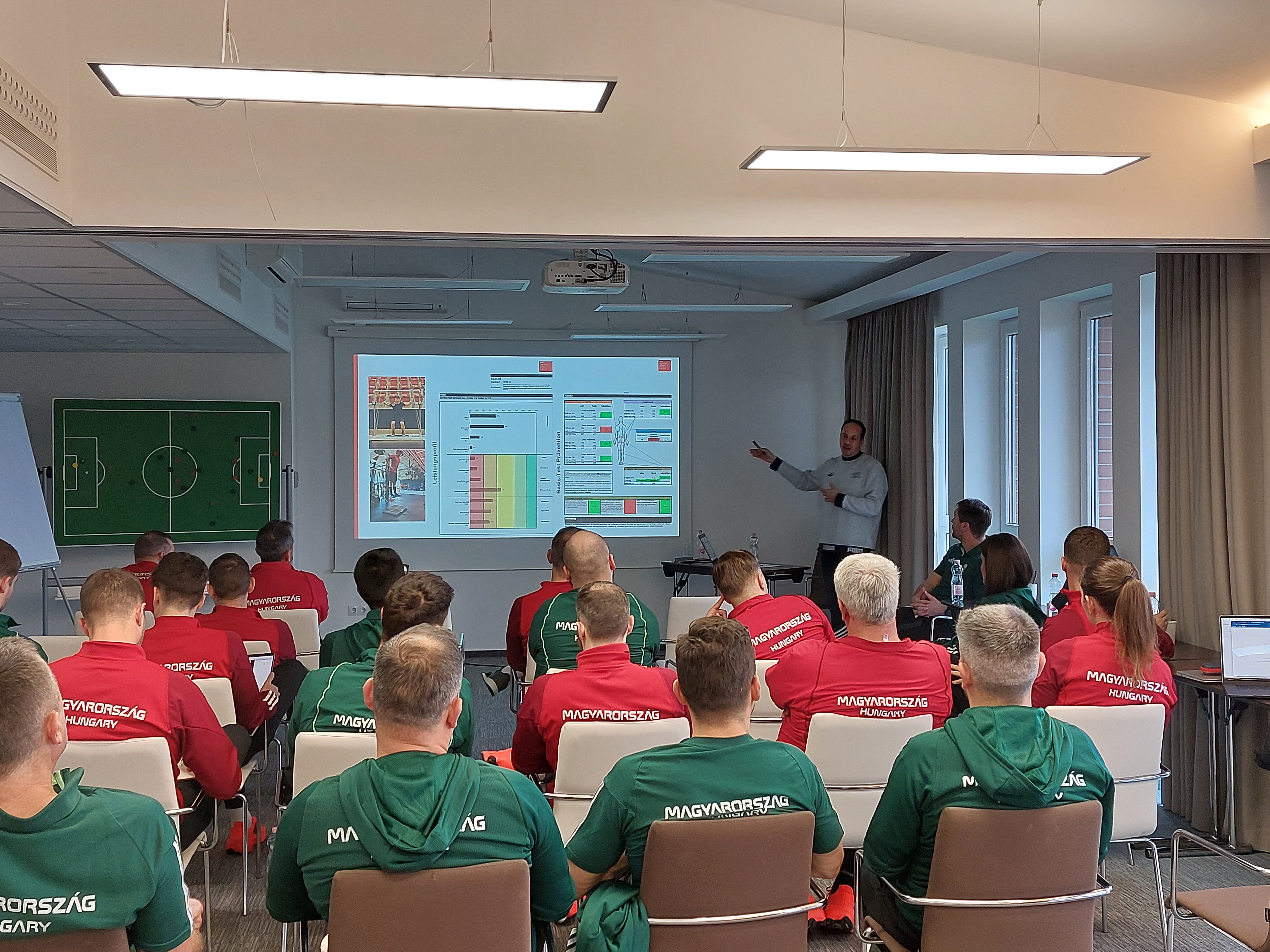 Svájci tapasztalatokkal gazdagodott a hazai futballszakma Telkiben