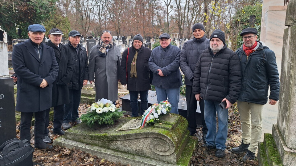 Koszorúzás Fischer Mór sírjánál