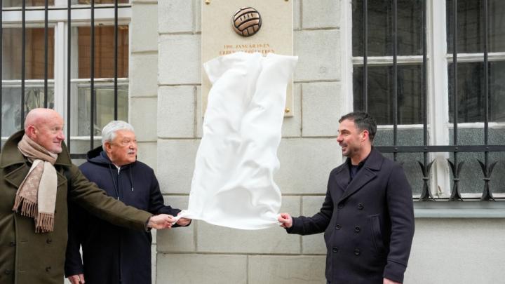 Alapítása helyszínén avatott emléktáblát az MLSZ 