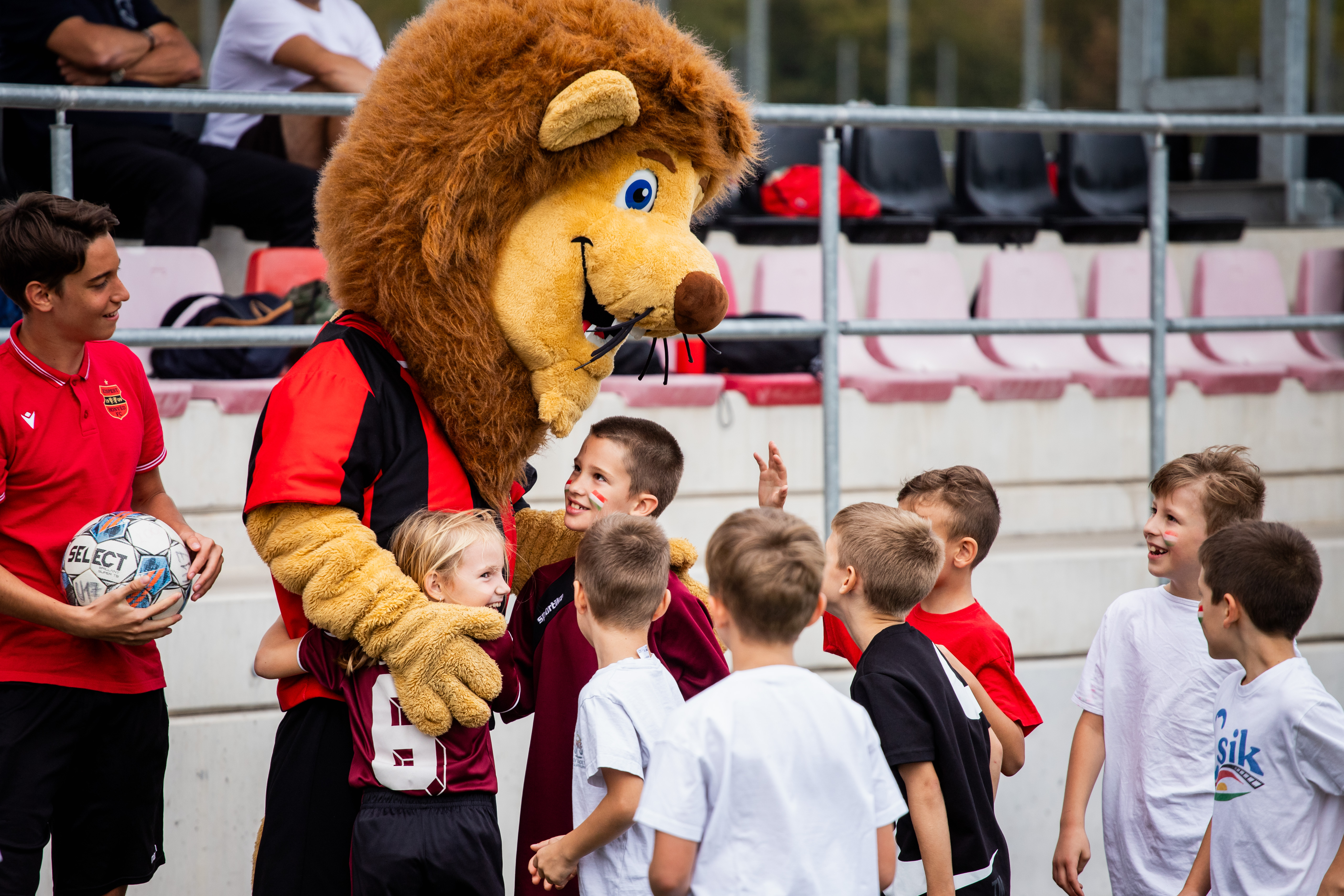 A Honvéd több ezer gyermeket megmozgató programja UEFA-díjat érdemelt